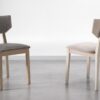 Sillas Domus de Pemi de madera con asiento tapizado en dos acabados