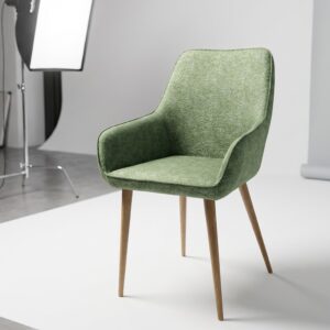 Silla Nela con brazos tapizada en verde y patas en acabado símil roble