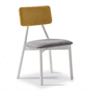 Detalle de silla Tada de Pemi con asiento tapizado