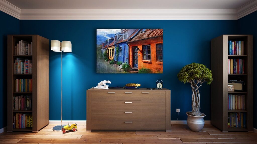 Imagen con varios estilos de muebles sobre pared azul.