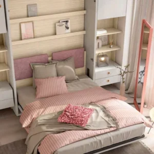 Cama abatible vertical abierta con armarios en dormitorio moderno