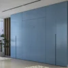 Cama abatible vertical con armarios y altillo para dormitorio moderno