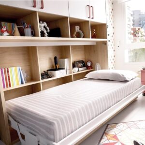 Detalle de estantería central en cama abatible RB
