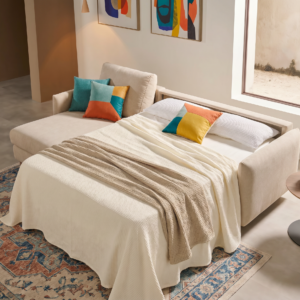 Sofá cama chaise longue Flora en color beige con patas de madera
