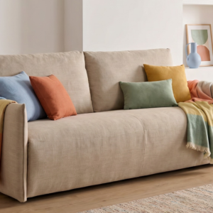 Sofá cama compacto cerrado en color beige para salón