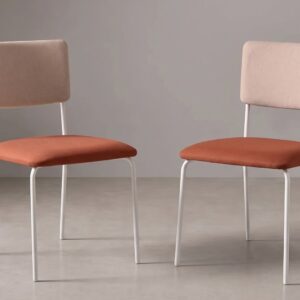 Silla de comedor Class Pemi con asiento teja, respaldo tapizado claro y patas metálicas