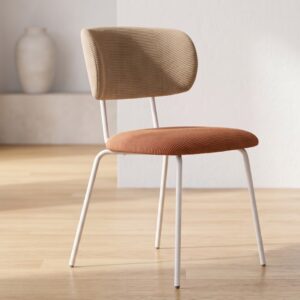 Silla Álamo con respaldo beige, asiento terracota y patas metálicas claras