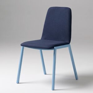 Silla de comedor Marni con tapizado azul oscuro y patas metálicas azules